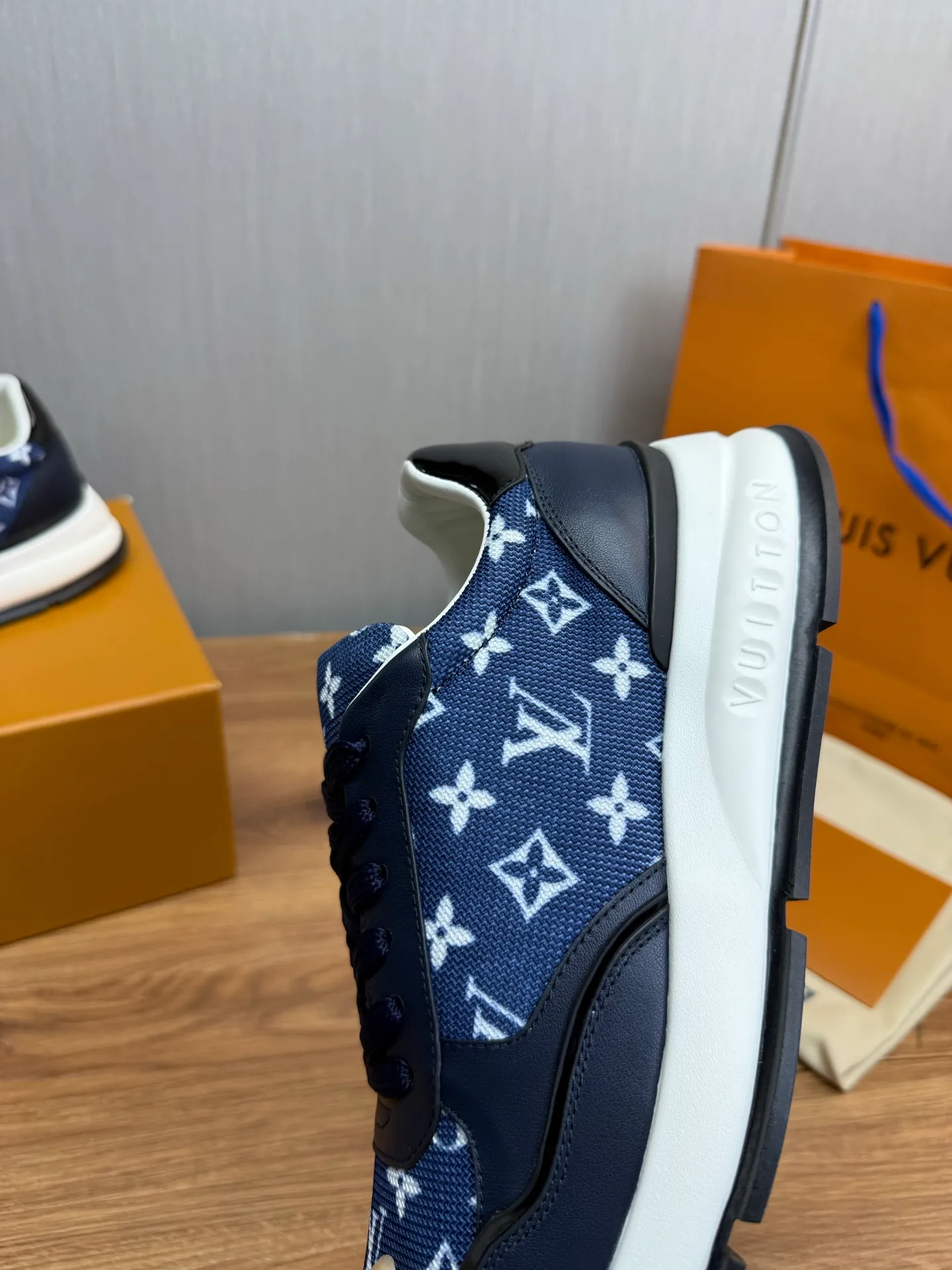 Men's shoes 💰800💰 LOUIS VUITTON [Luden Yiwei] Brand new trendy Lv is on the market 🎁, casual and fashionable men's shoes 👟Original 1:1 shipment✅ The upper is made of imported brand leather + cowhide lining, the original wear-resistant rubber outsole, the version is simple and elegant, exclusive for trendy men. 38-44 (customized at 38.45)